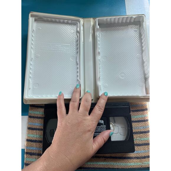 Walt Disney’s Pollyanna 1996 Vintage VHS Tape – Clamshell Case – Pre-Loved - Picture 6 of 8